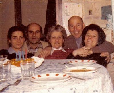 Fernando con la moglie e i tre figli